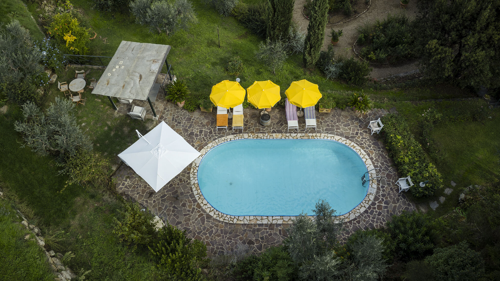 Foto della piscina da drone