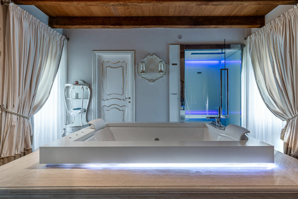 Fotografo Hotel Resort immagine interno camera con SPA